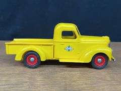 (2) IH Pickup + Semi Tractor Product Miniature