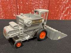 1/32 AC Gleaner Combine Ertl