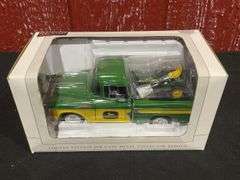 1/25 John Deere 1957 Chevy Truck NIB SC