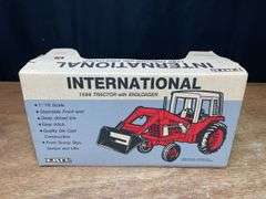 1/16 IH 1586 w/Loader NIB Ertl