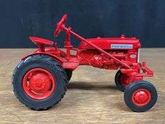 (2) 1/16 IH 140 + Farmall Cub Ertl