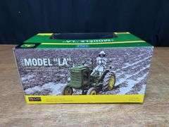1/16 John Deere LA w/Blade NIB SC