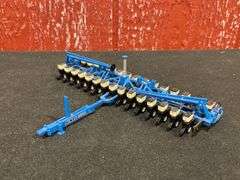 (2) 1/64 Kinze Planters SC