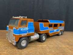 (2) IH Transtar Horse Trailer Semis Ertl