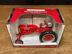 1/16 Farmall 230 NIB Ertl