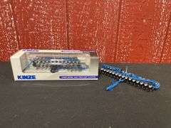 (2) 1/64 Kinze Planters SC