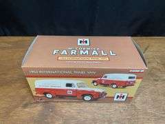 1/25 IH Panel Van NIB 1st Gear