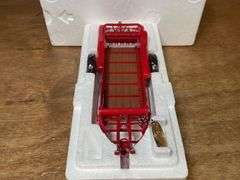 1/16 McCormick 200 Spreader Precision NIB Ertl