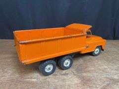 Tru-Scale IH Dump Truck Carter