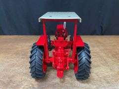 1/16 Farmall 806 2006 Red Power Round Up NIB SM