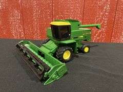 1/24 John Deere Titan Combine Ertl