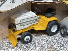 1/16 IH Cub Cadet 1650 L&G Set NIB Ertl