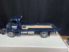 (2) 1/24 GMC + Chevrolet Trucks NIB Danbury Mint