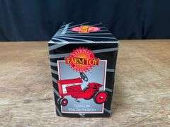 1/8 Farmall 806 Pedal Tractor 1998 NFTM NIB Ertl