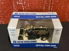 1/64 New Holland FR920 Forage Harvester Gold 2018 Farm Show NIB Ertl