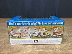 1/16 John Deere 140 L&G Patio Blue NIB Ertl