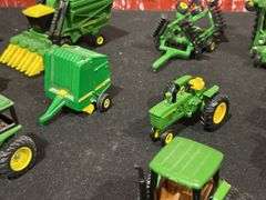 (13) 1/64 John Deere