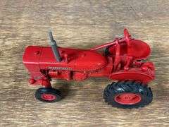 (2) 1/16 IH 140 + Farmall Cub Ertl