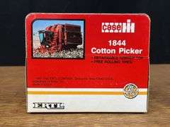 (3) 1/64 IH + Case-IH NIB Ertl