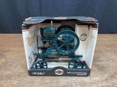 1/6 McCormick-Deering Model M Engine NIB Ertl