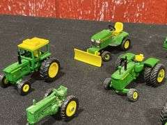 (10) 1/64 John Deere