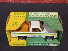 1/25 John Deere Pickup NIB Ertl