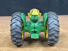 (2) 1/16 John Deere 820 + 2030 Ertl