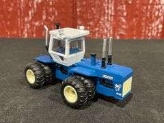 (2) 1/64 Kinze 640 Big Blue + 1305 Grain Cart SC