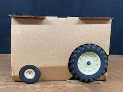 1/16 AC 220 1998 Wisconsin NIB Ertl