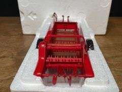 1/16 McCormick 200 Spreader Precision NIB Ertl