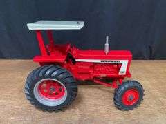 1/16 Farmall 806 2006 Red Power Round Up NIB SM