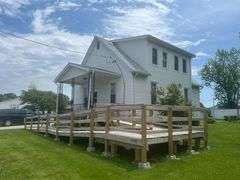826 W England Taylorville, IL