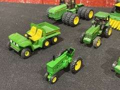 (13) 1/64 John Deere
