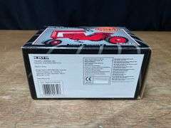 1/8 Farmall 806 Pedal Tractor 1998 NFTM NIB Ertl