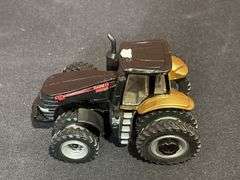 1/64 Case-IH Magnum 380 2014 Farm Show Chase NIB Ertl