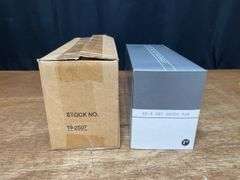1/34 IH KB-8 Box Truck NIB 1st Gear