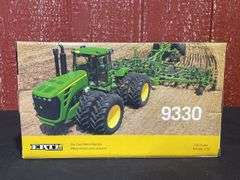 1/32 John Deere 9330 Prestige NIB Ertl