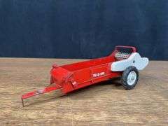 (3) 1/16 Tru-Scale Spreaders Carter
