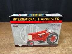 1/16 Farmall 450 2002 Red Power Roundup NIB SC