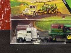 1/64 John Deere Semi w/Tractors NIB Ertl