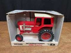1/16 IH 1568 NIB Ertl
