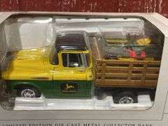 1/25 John Deere 1957 Chevy Truck Bank NIB SC