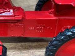 1/8 Farmall 806 Pedal Tractor 1998 NFTM NIB Ertl