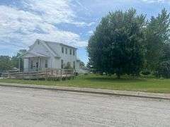 826 W England Taylorville, IL