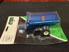 (3) 1/64 Kinze 5020 Repower + Grain Carts