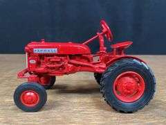 (2) 1/16 IH 140 + Farmall Cub Ertl
