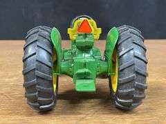 (2) 1/16 John Deere 2040 + 2640 Ertl