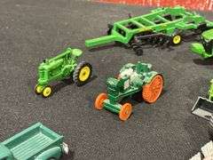 (15) 1/64 John Deere