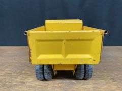 IH Semis + Trucks Lot Ertl