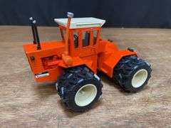 1/32 AC 440 NIB Ertl